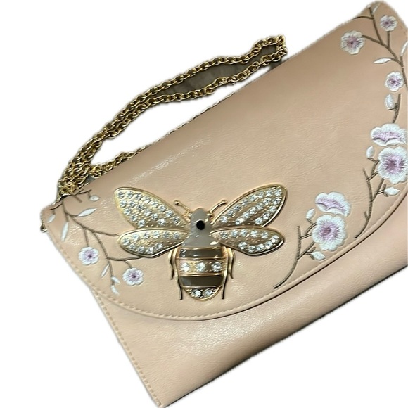 Floral Embroidered Goldtone Rhinestone Bee Purse Clutch, Chain Strap, Light Pink - Picture 8 of 9